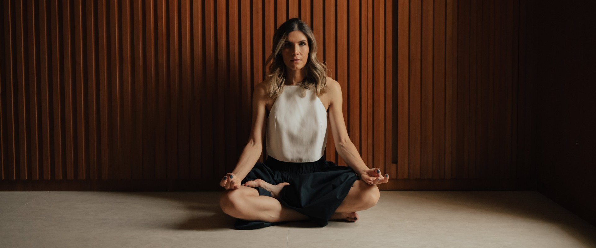 Camila Capel meditando